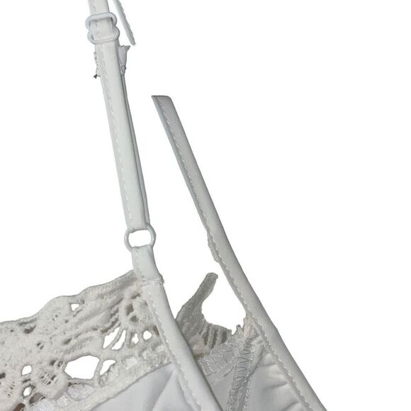 White dress with lace, spaghetti straps, and lining, new without tags - Picture 6 of 13